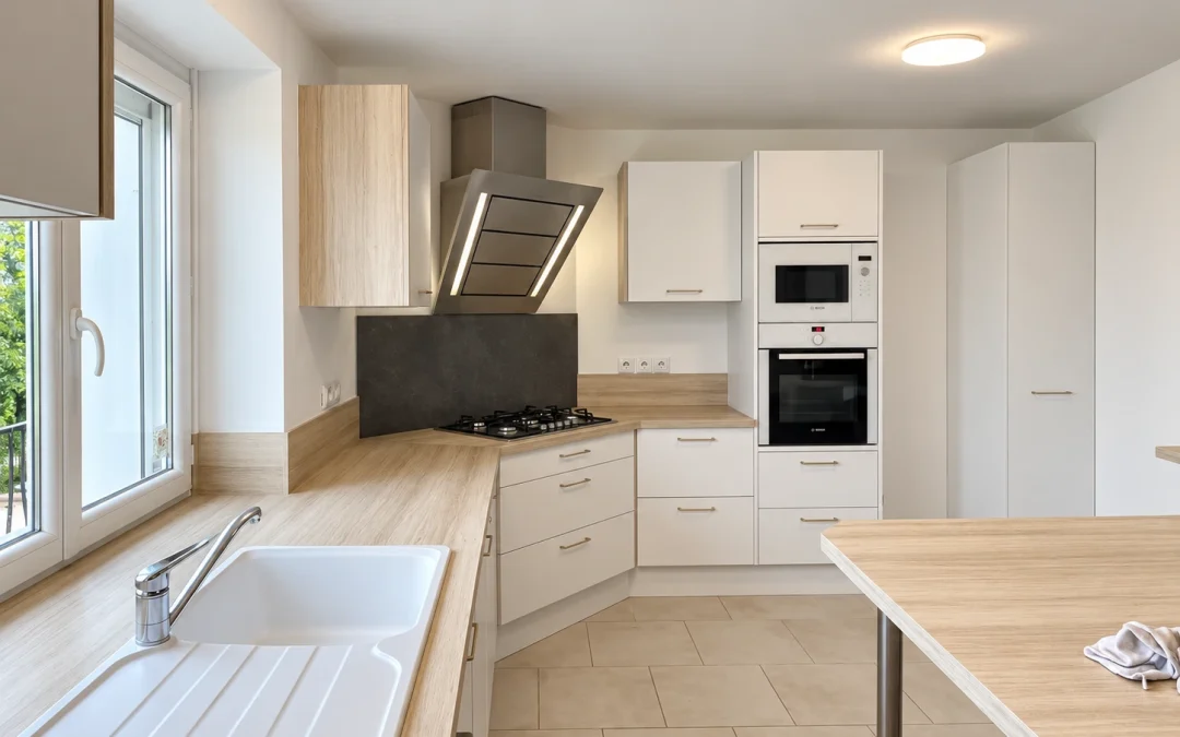 Cuisine lumineuse avec un maximum de rangements