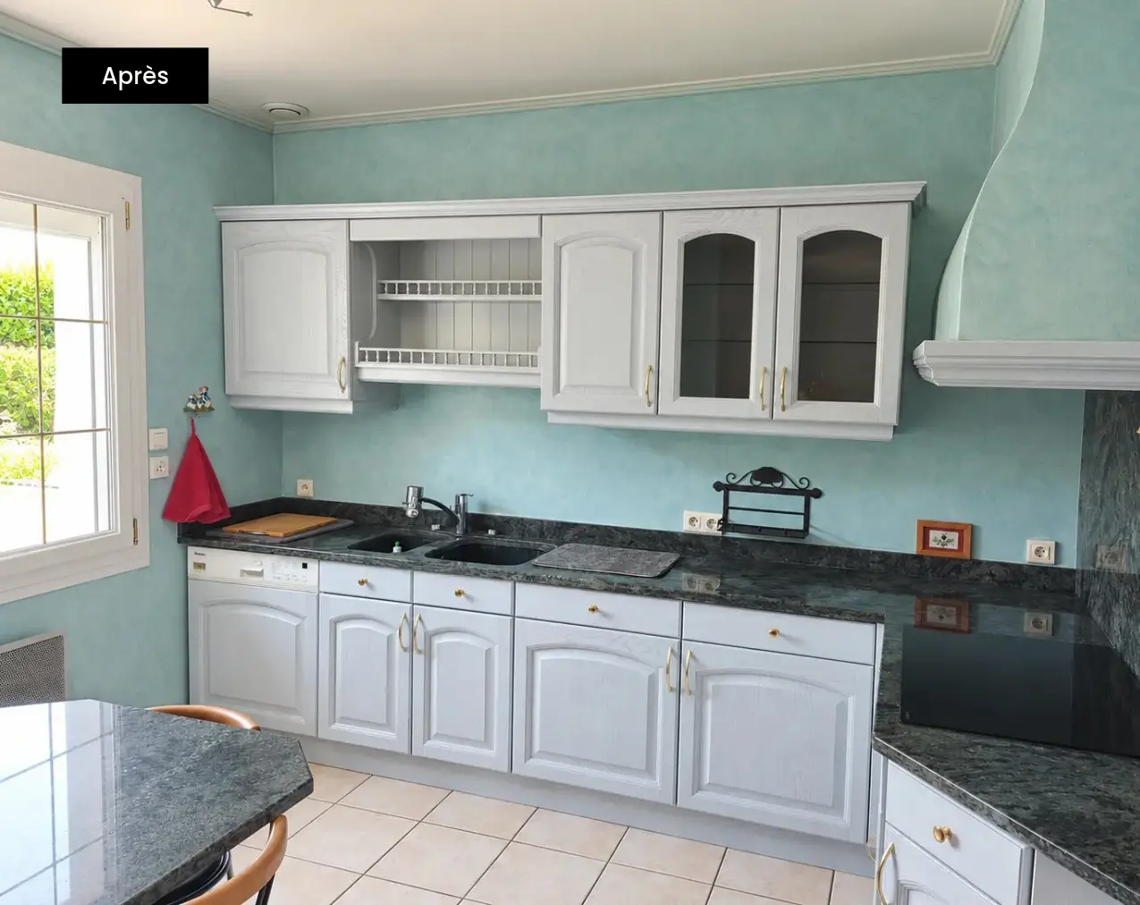 Résultat d'une rénovation de cuisine avec relaquage desfaçades et des caissons