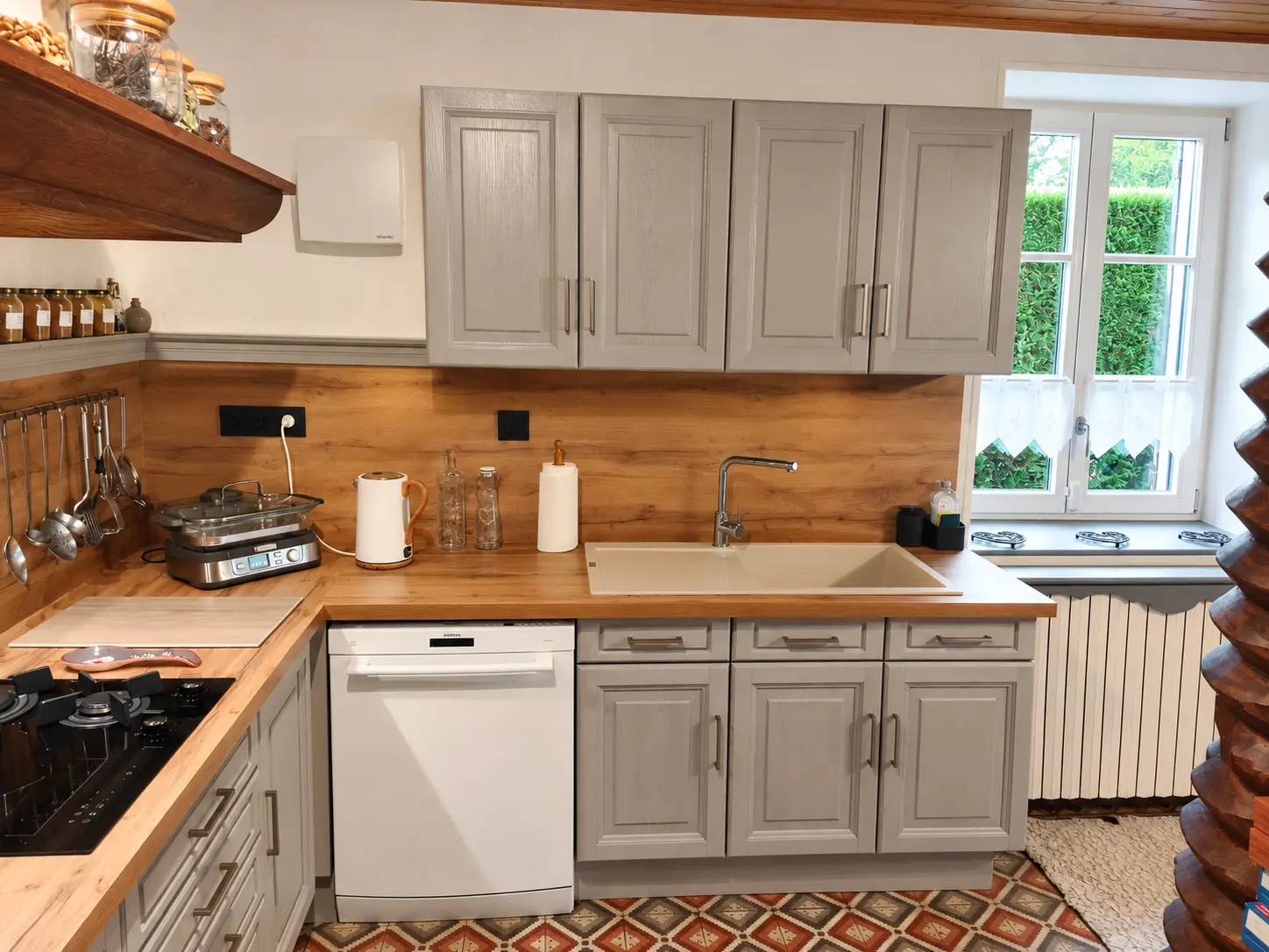 Relooking cuisine noir brillant en gris mat